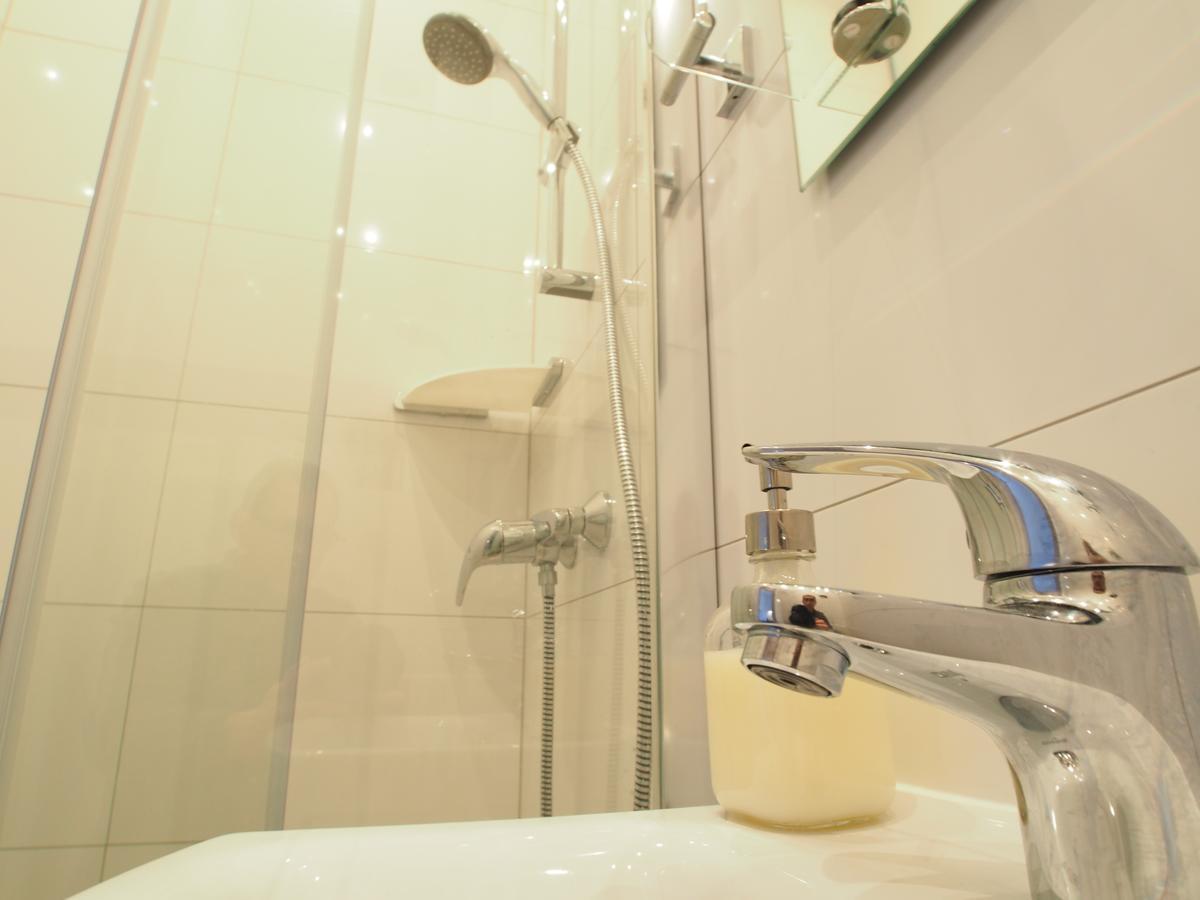 Grand Tourist Gemini Apartment กดัญสก์ ภายนอก รูปภาพ